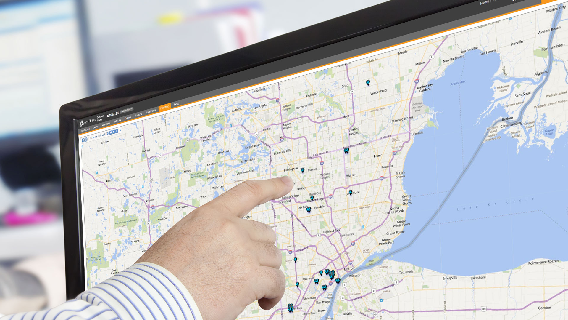 logistics-intro-side-image Image of ADICA Logistics employees planning shipping routes.